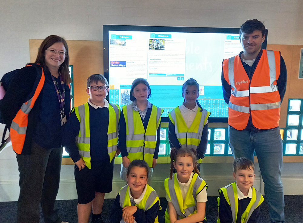 HYNet Image - St Theresas Catholic Primary School Chester visit the Catalyst Science Discovery Centre